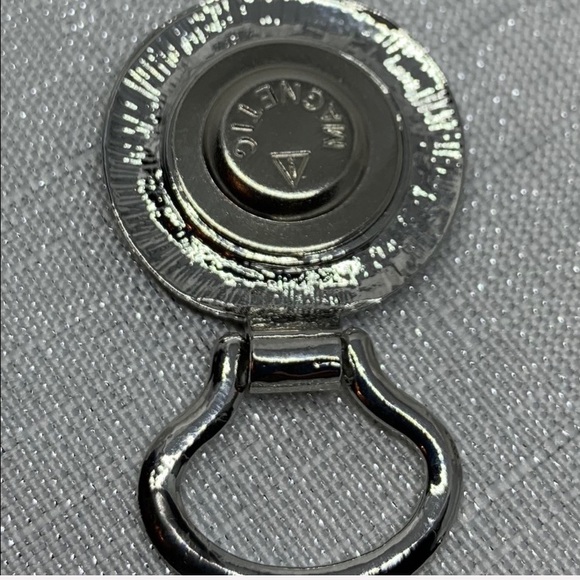 💖Magnetic Snap Button Charm Glasses Holder - 18mm/20mm - Picture 2 of 3